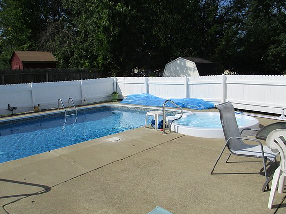 3rd image of 441 Lakeview Ave