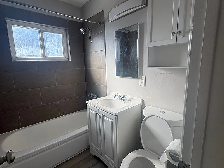 Marine Bay Apartments — Photo 9