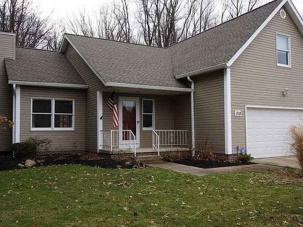 318 Oak Grove Ln, Tallmadge, OH 44278