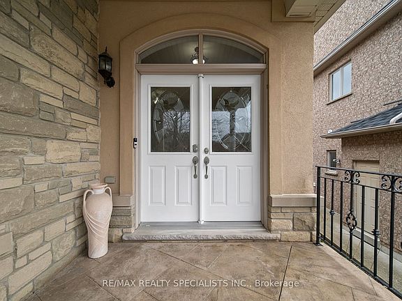4th image of 31 Saint Hubert Dr