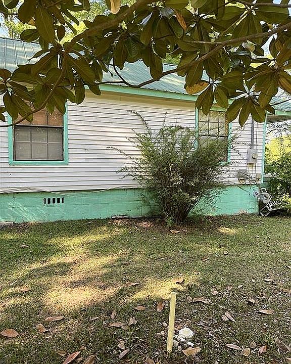 2nd image of 1120 Constantine Ave