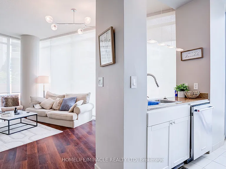 81 Navy Wharf Ct #201 — Photo 15