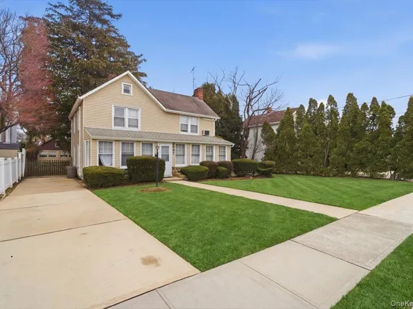 2097 Washington Avenue, Seaford, NY 11783