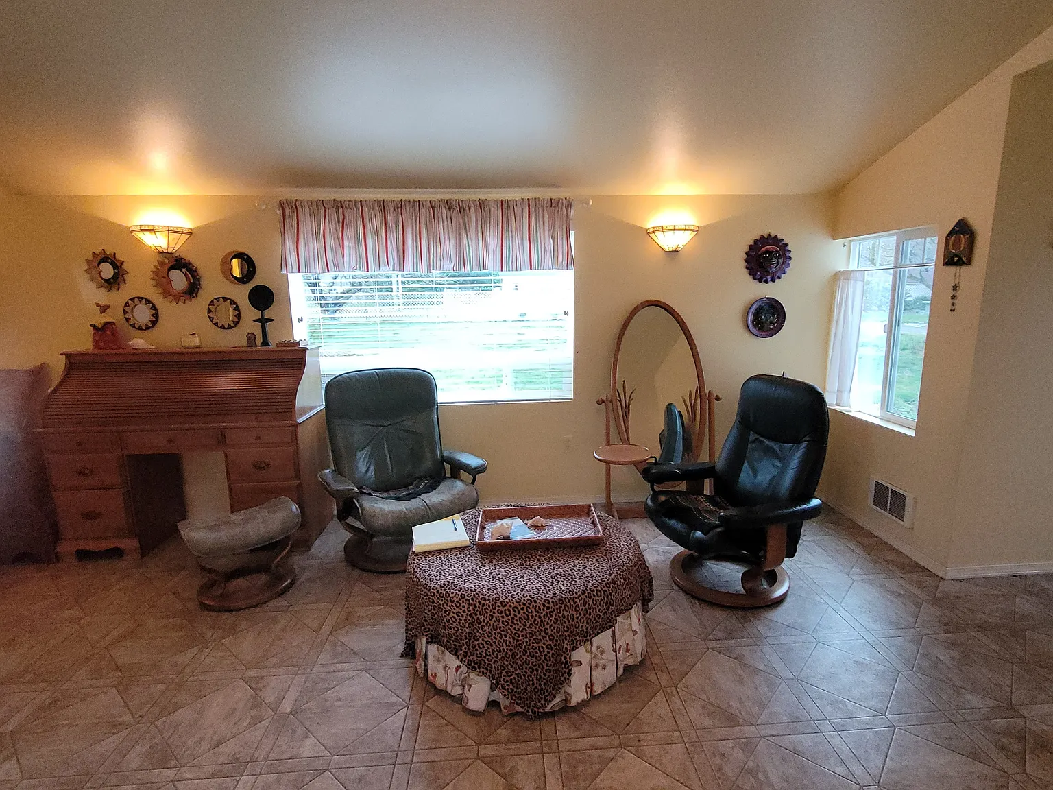 Studio, 480 sqft, $1,375 — Photo 3
