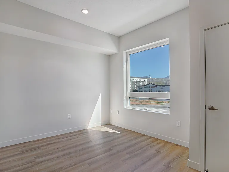 9Ten Apartments — Photo 5