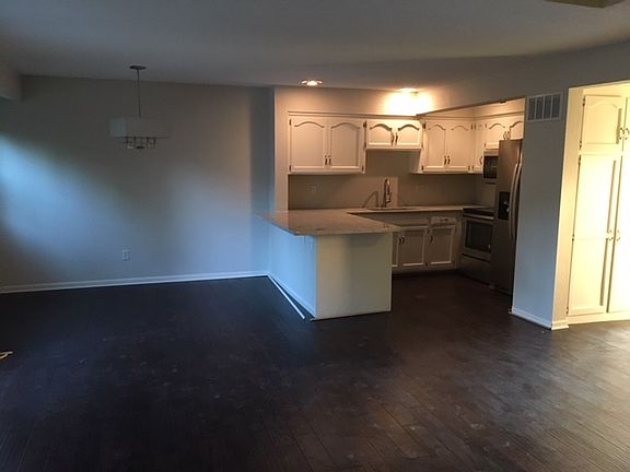 4th image of 409 Woodbridge Ln