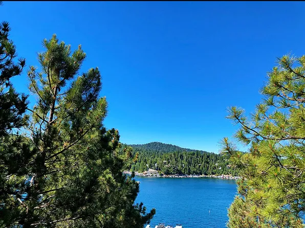29024 Mammoth Dr, Lake Arrowhead, CA 92352