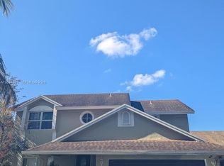 950 SW 95th Ter, Pembroke Pines, FL 33025