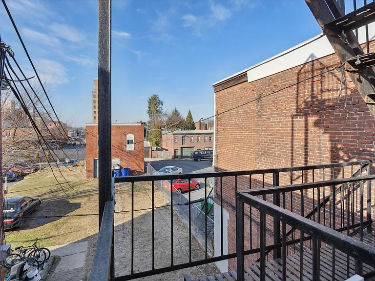 232 N 6th St #2R — Photo 10