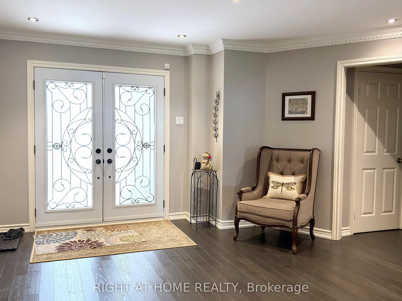 4 bed, $5,900 — Photo 2