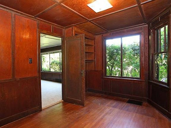 Bedroom/Den