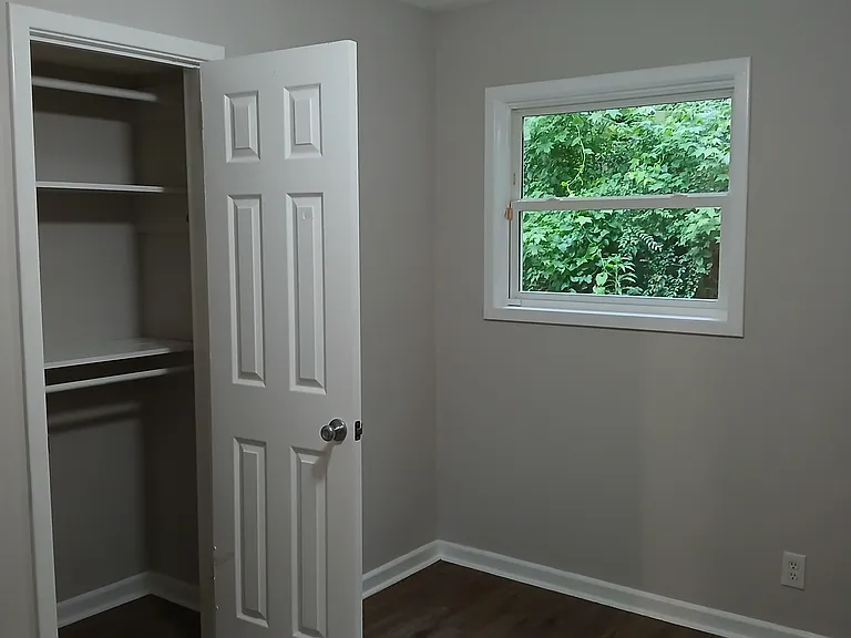 821 Englewood Dr — Photo 12