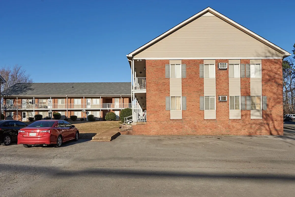 2 bed, 1.0 bath, 920 sqft, $1,000 — Photo 1