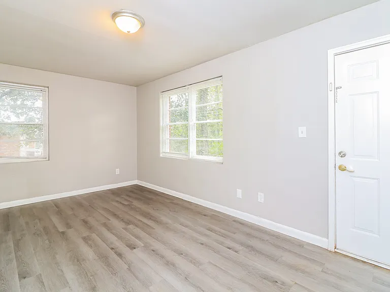 2937 Thompson Cir — Photo 11