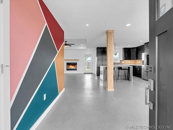 4th image of 368 Twin Creeks Ln