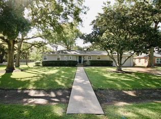 918 6th St, Bay City, TX 77414