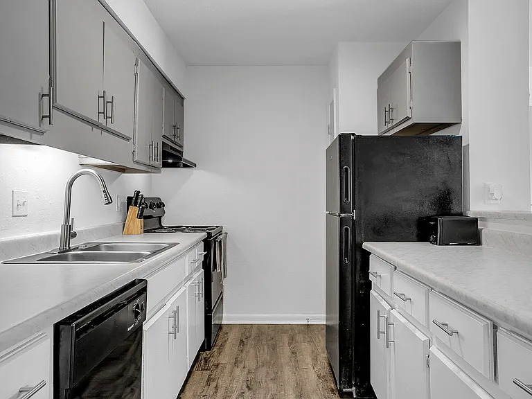 Kitchen (1) Kitchen (1)