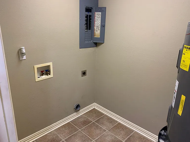451 W Van Alstyne Pkwy — Photo 3