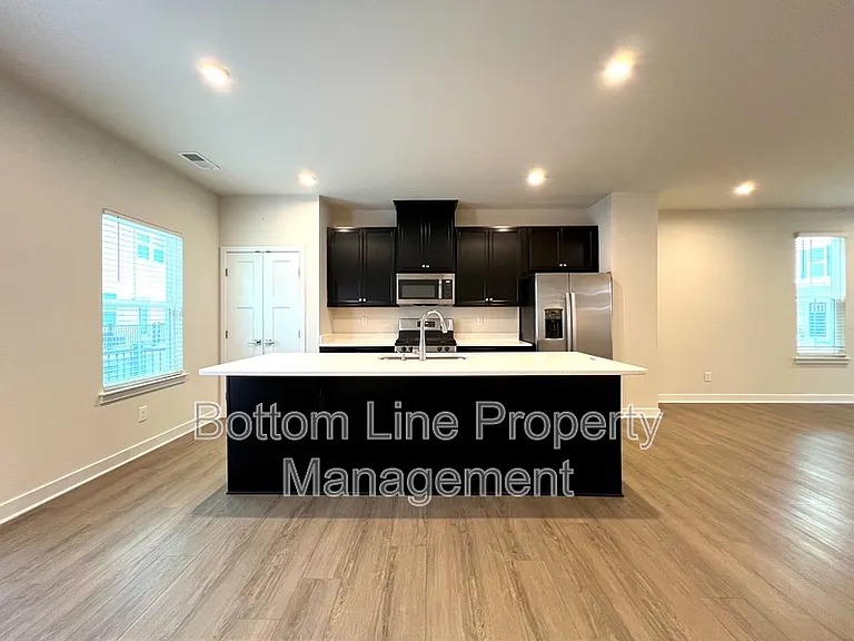 9416 Mallard Mills Dr — Photo 4