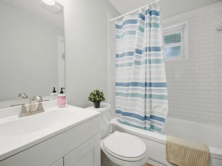 220 Manchester Dr — Photo 15