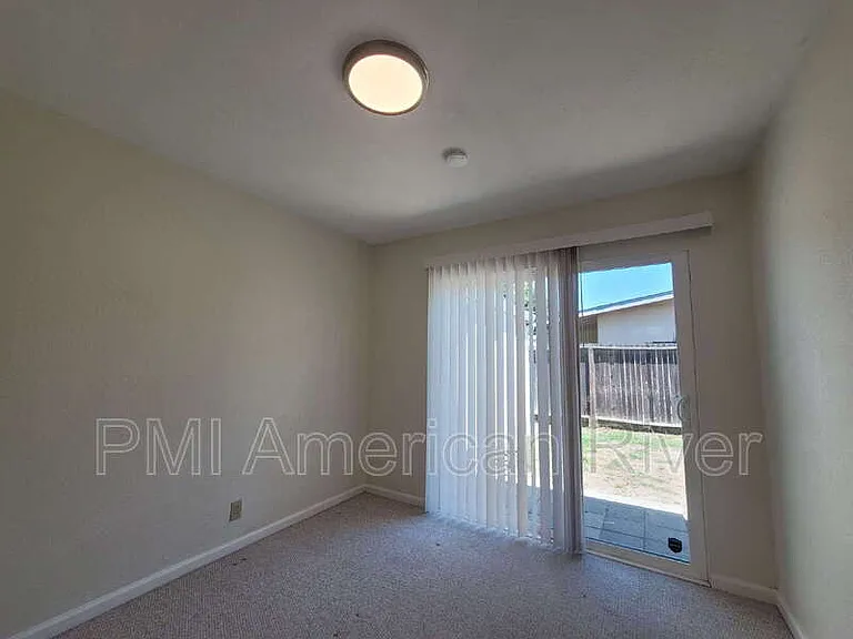 881 Beardsley Dr — Photo 9
