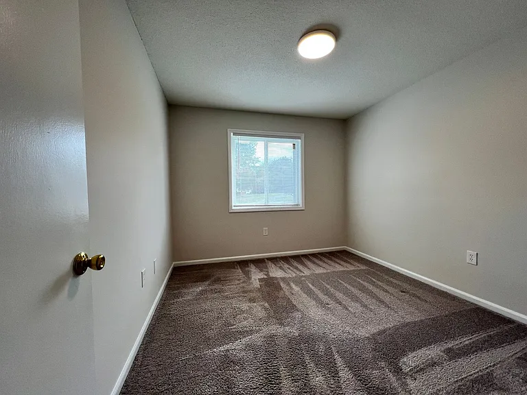 Oak Grove Village Apartments — Photo 17