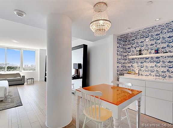 4th image of 1100 West Ave #915