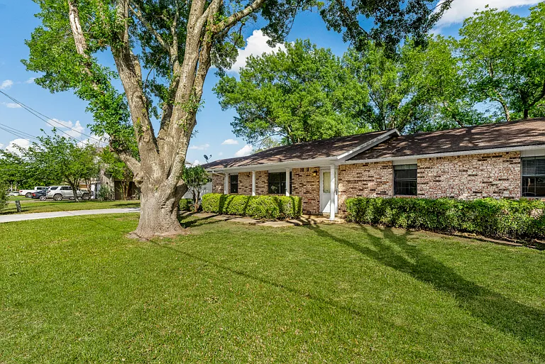 1376 Poppy Ln — Photo 3