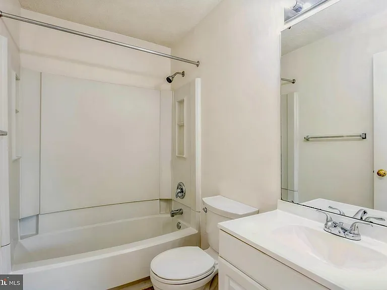 8 Tatler Pl — Photo 10
