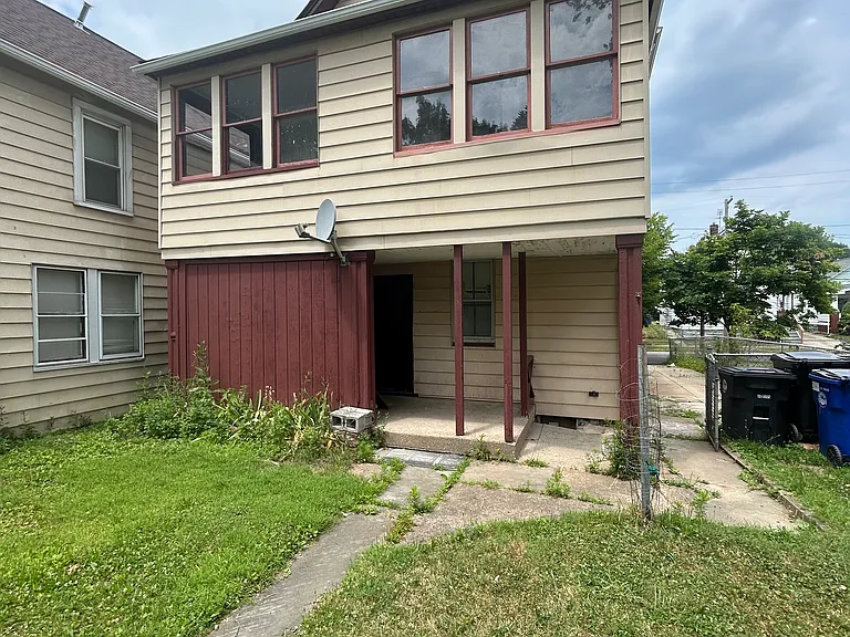 3851 Newark Ave — Photo 4
