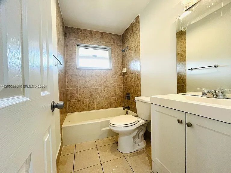 608 SW 16th Ave #3 — Photo 10