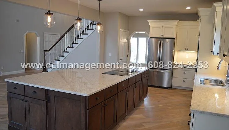 4 bed, 3.5 bath, 4790 sqft, $4,250 — Photo 4