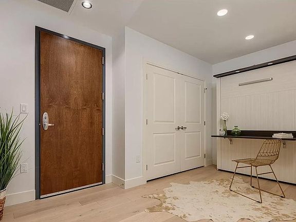 Entry Den