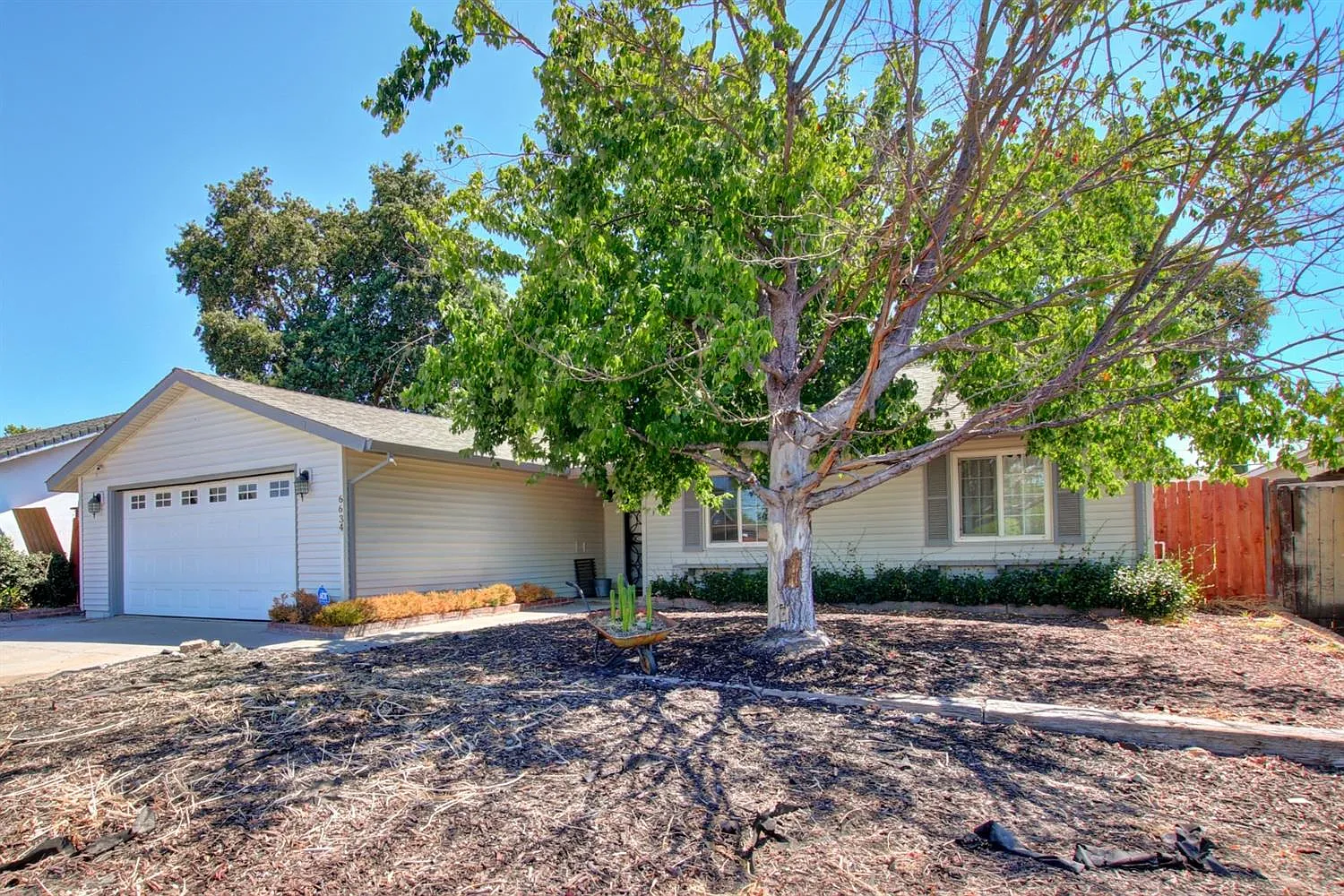 6634 Whitsett Dr photo 1