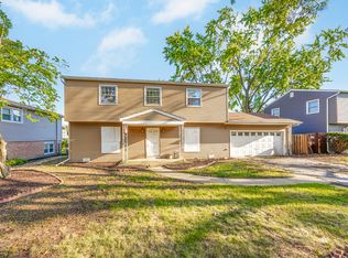 10931 Liberty Grove Dr, Willow Springs, IL 60480