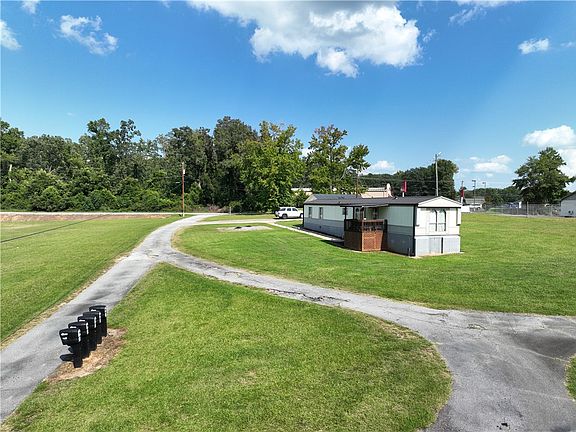 5th image of 1425 Amity Rd