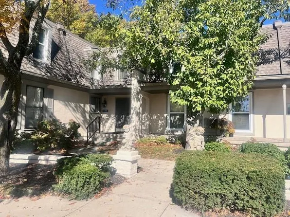 6650 W 109th St APT B, Overland Park, KS 66211
