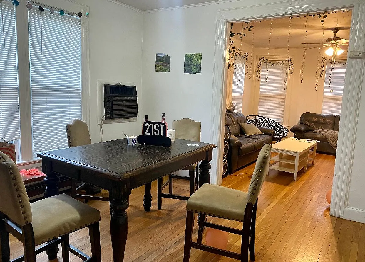 6 bed, 2856 sqft, $4,500 — Photo 4
