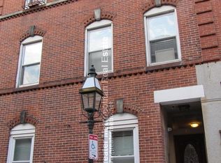 181 Endicott St #2C, Boston, MA 02113