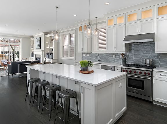 3rd image of 2038 N Burling St #1