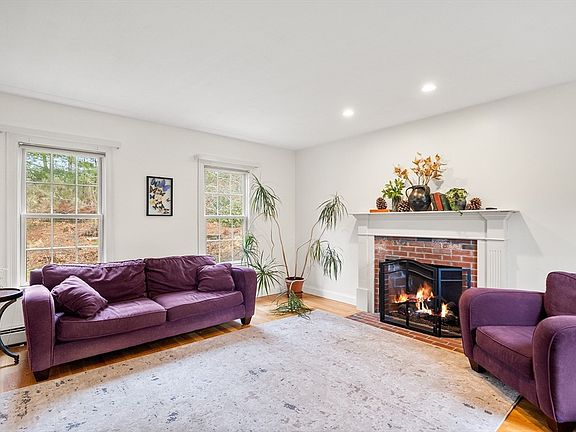 3rd image of 34 Noreast Ln