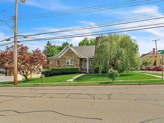 2nd image of 124 W Edward