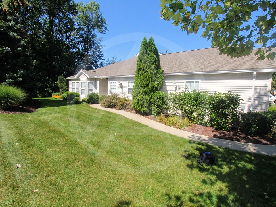 1st image of 764 Lakeside Dr
