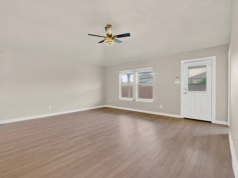 7619 Toledo Bnd — Photo 6