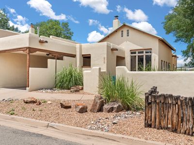 3242 La Paz Ln, Santa Fe, NM, 87507