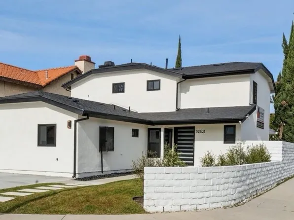 19701 Blythe St, Winnetka, CA 91306