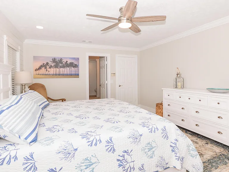 2411 NE Pinecrest Lakes Blvd — Photo 17