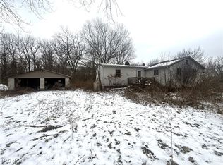 2194 Regina Rd, Akron, OH 44320