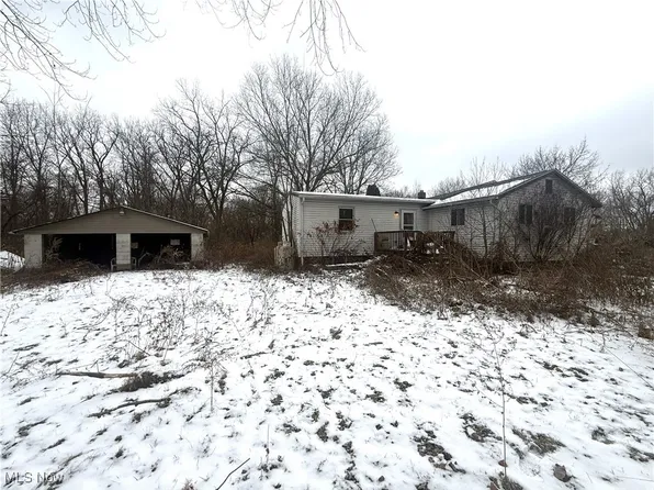 2194 Regina Rd, Akron, OH 44320