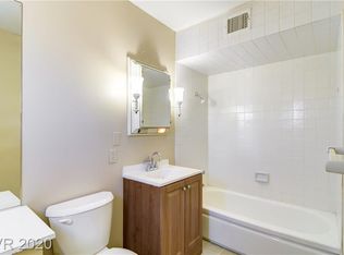 698 Northrop Ave APT 4, Paradise, NV 89119